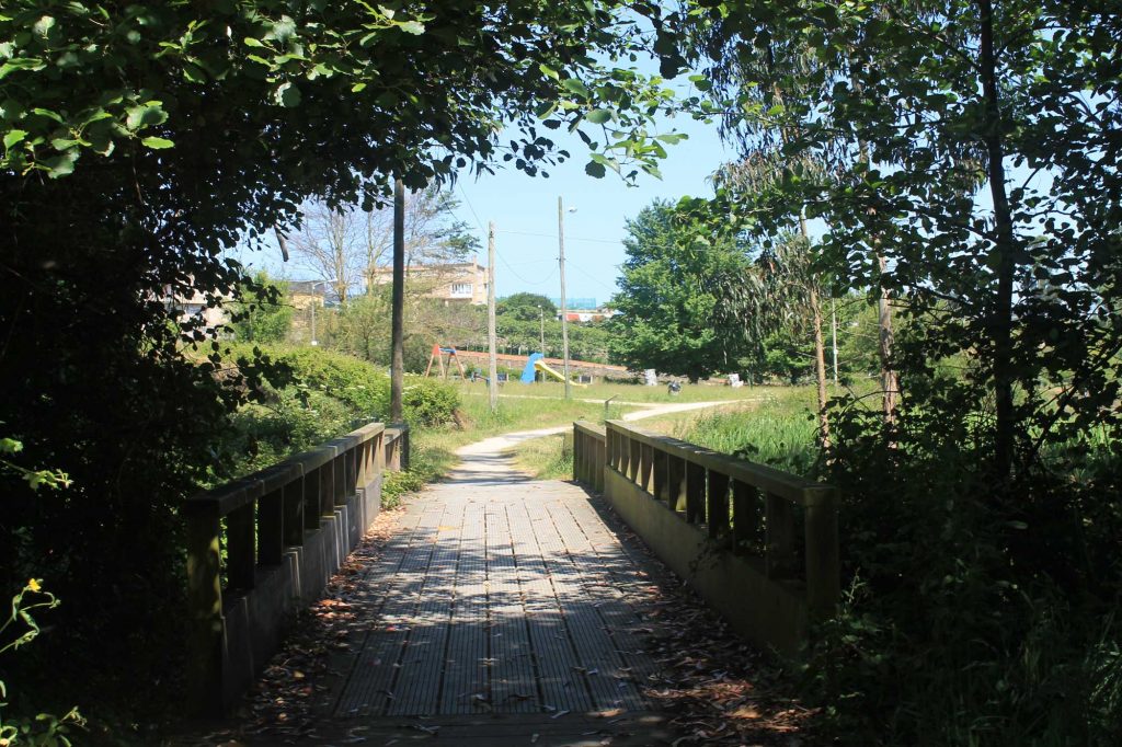 Escuela de surf Galicia cerca de Cangas y Burela