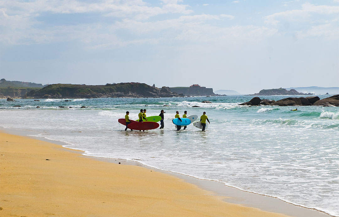 Campamentos de surf para verano 2021 en Galicia