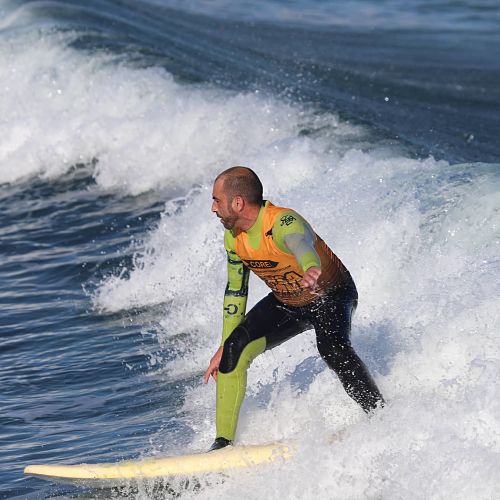 Incluye-grabación-en-vídeo-de-surf-para-expertos-en-Galicia-para-análisis