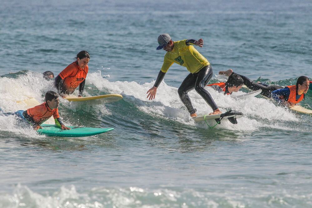 Aprende a hacer surf en Barreiros con Sensación Surf